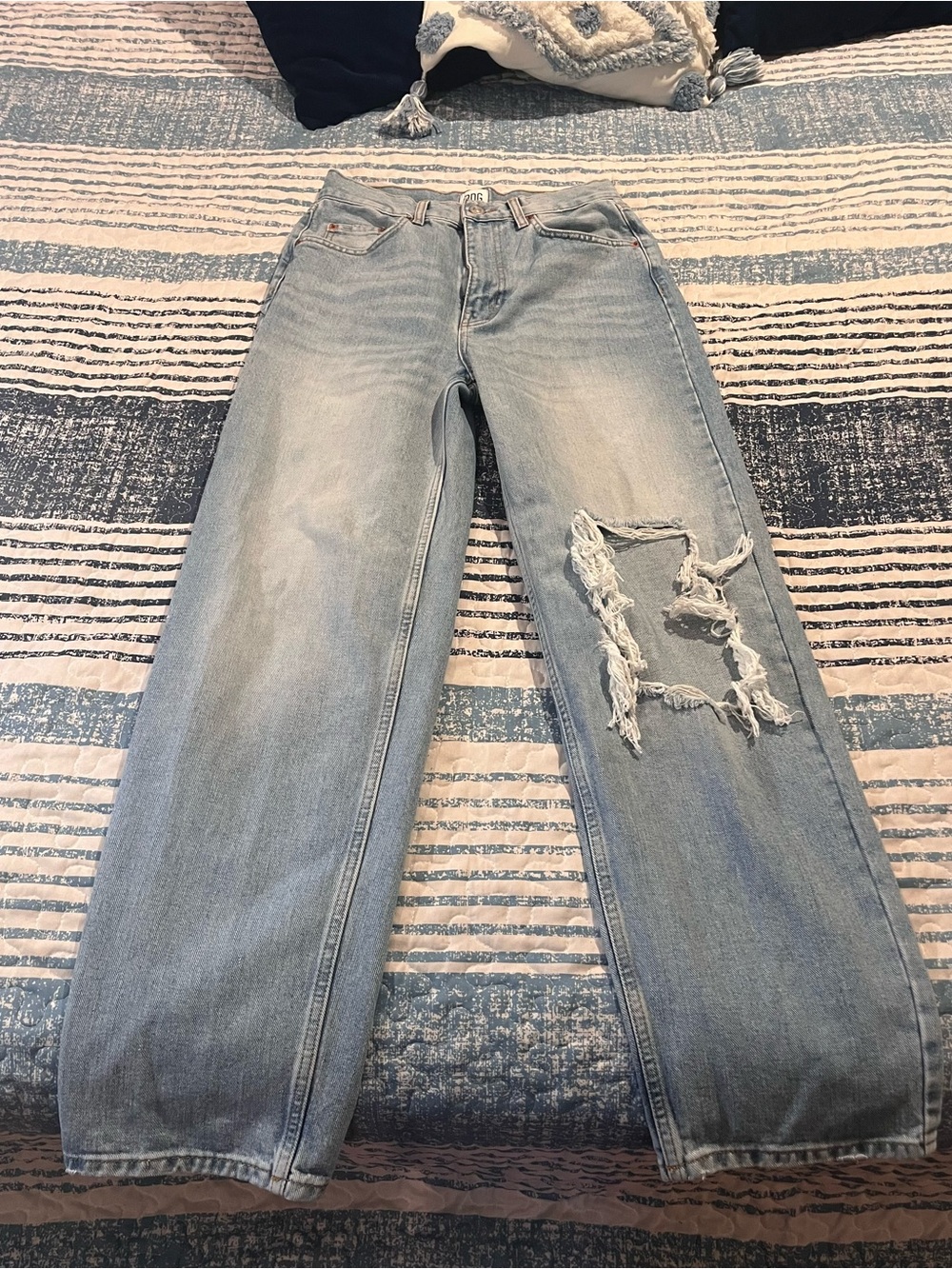 Urban Outfitters Light Blue Flare Jeans with Distressed Knee - Picture 5 of 5